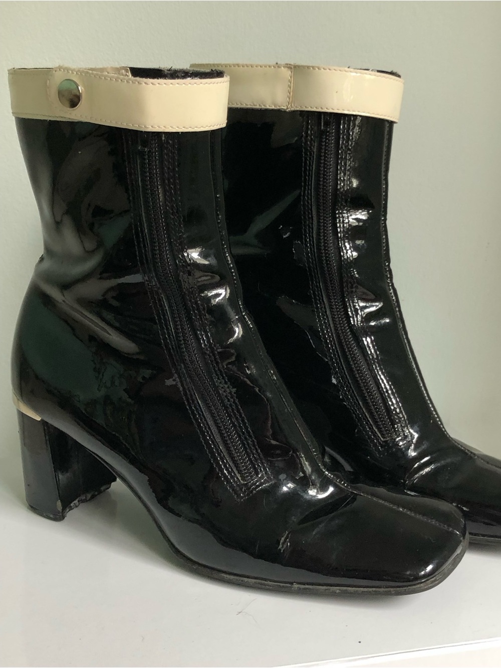 Y2K Disco Nine West Studio Leather Ankle Bootie Heels Black & White Groovy